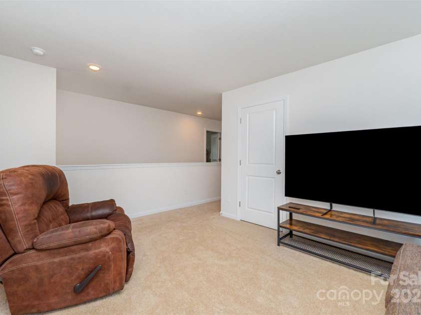 3654 Azalea Ridge Drive, Mount Holly, NC 28102.  MLS# CAR4273314, YatesRealty ID 22809. Loft