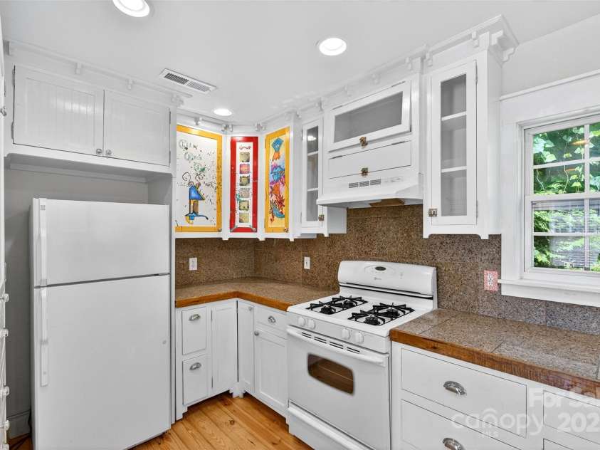 160 Howard Street, Tryon, NC 28782.  MLS# CAR4297948, YatesRealty ID 2281. 