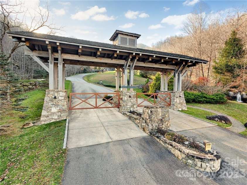 580 Freemont Drive, Leicester, NC 28748.  MLS# CAR4057787, YatesRealty ID 2281. 