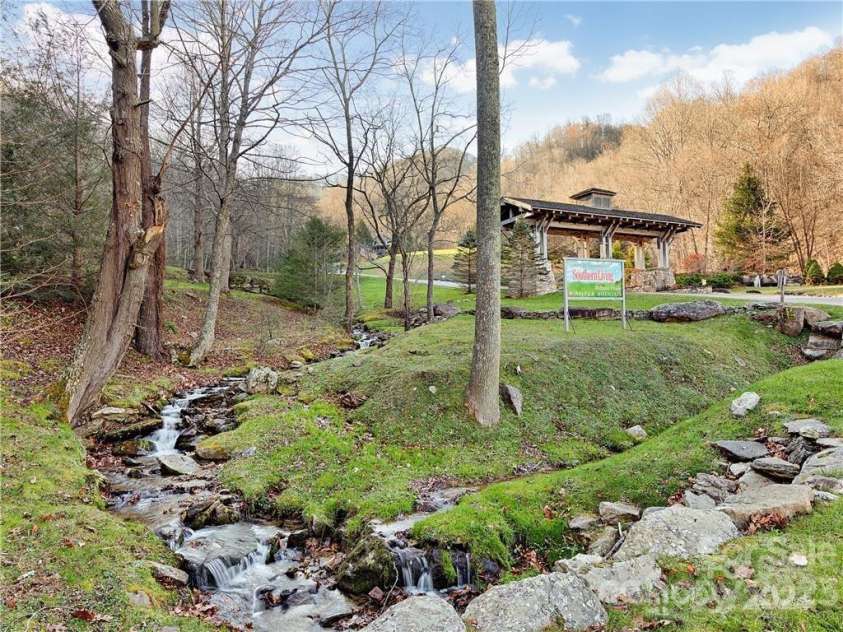 580 Freemont Drive, Leicester, NC 28748.  MLS# CAR4057787, YatesRealty ID 2281. 