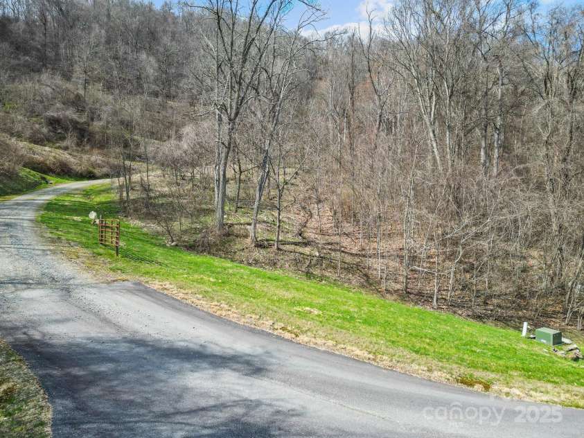 580 Freemont Drive, Leicester, NC 28748.  MLS# CAR4057787, YatesRealty ID 2281. 