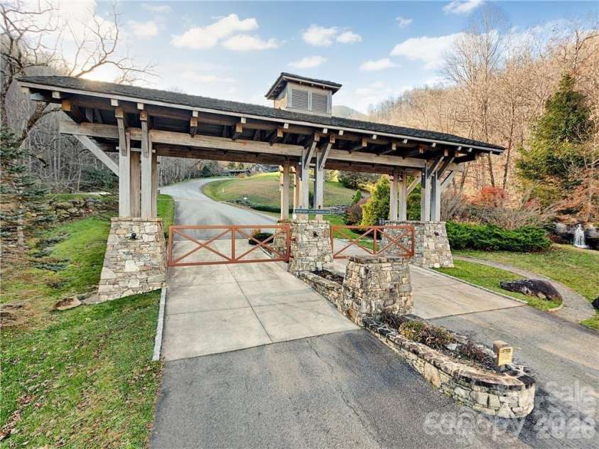 580 Freemont Drive, Leicester, NC 28748.  MLS# CAR4057787, YatesRealty ID 2281. 