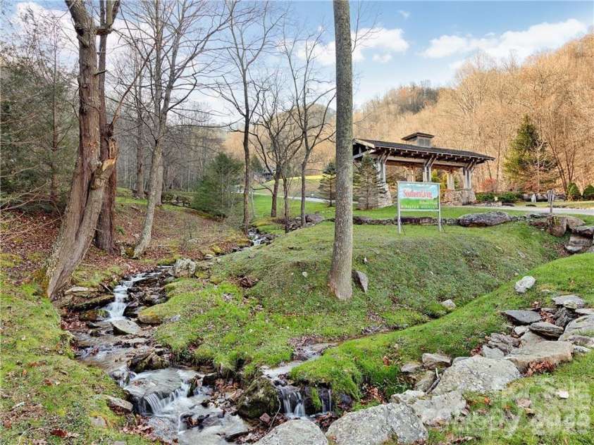 580 Freemont Drive, Leicester, NC 28748.  MLS# CAR4057787, YatesRealty ID 2281. 