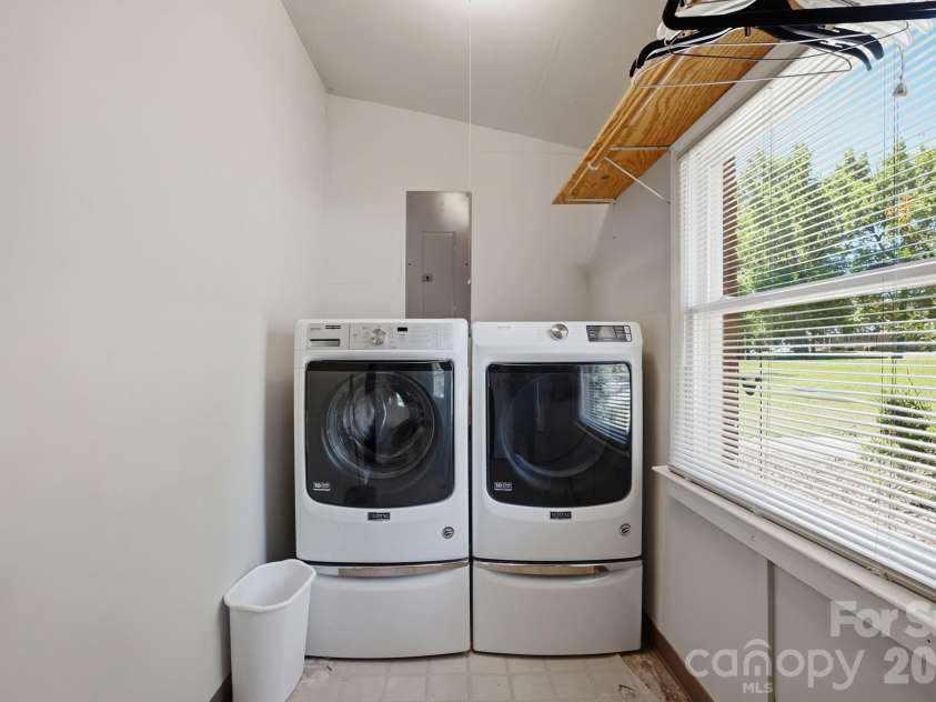 624 Patricia Avenue, Harrisburg, NC 28075.  MLS# CAR4382091, YatesRealty ID 22810. 