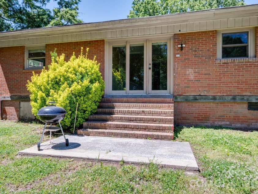 624 Patricia Avenue, Harrisburg, NC 28075.  MLS# CAR4382091, YatesRealty ID 22810. 