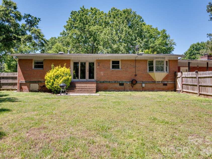 624 Patricia Avenue, Harrisburg, NC 28075.  MLS# CAR4382091, YatesRealty ID 22810. 