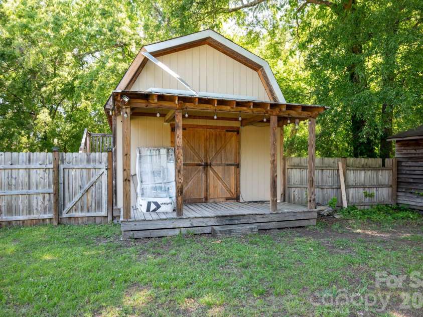 624 Patricia Avenue, Harrisburg, NC 28075.  MLS# CAR4382091, YatesRealty ID 22810. 