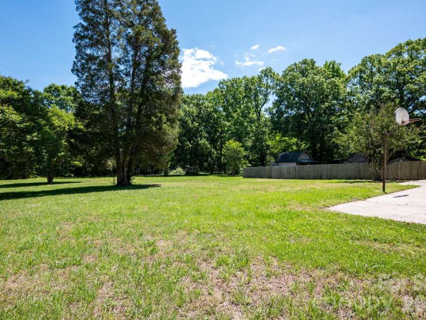 624 Patricia Avenue, Harrisburg, NC 28075.  MLS# CAR4382091, YatesRealty ID 22810. 