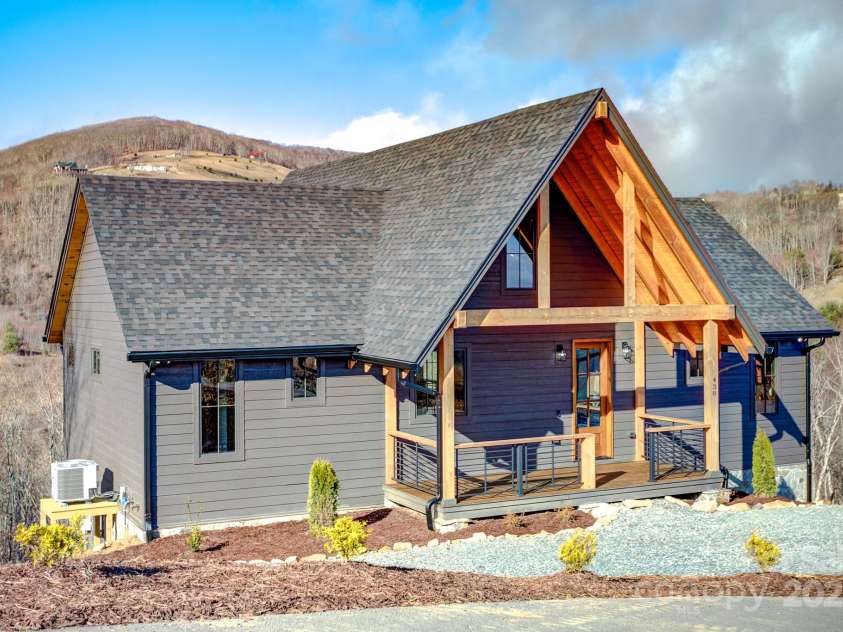 438 Sky Rock Trail, Banner Elk, NC 28604.  MLS# CAR4270077, YatesRealty ID 22811. 