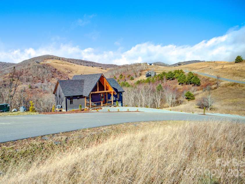 438 Sky Rock Trail, Banner Elk, NC 28604.  MLS# CAR4270077, YatesRealty ID 22811. 