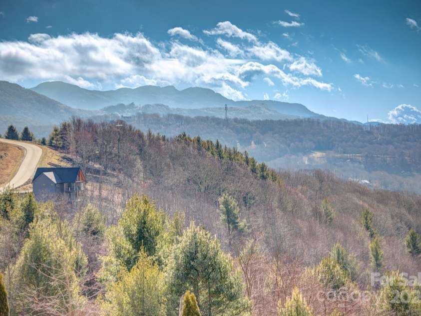 438 Sky Rock Trail, Banner Elk, NC 28604.  MLS# CAR4270077, YatesRealty ID 22811. 