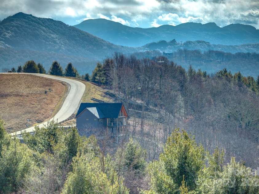 438 Sky Rock Trail, Banner Elk, NC 28604.  MLS# CAR4270077, YatesRealty ID 22811. 