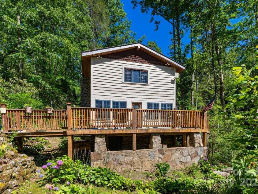 19 Hominy Branch Road, Hendersonville, NC 28792.  MLS# CAR4271893, YatesRealty ID 22812. 