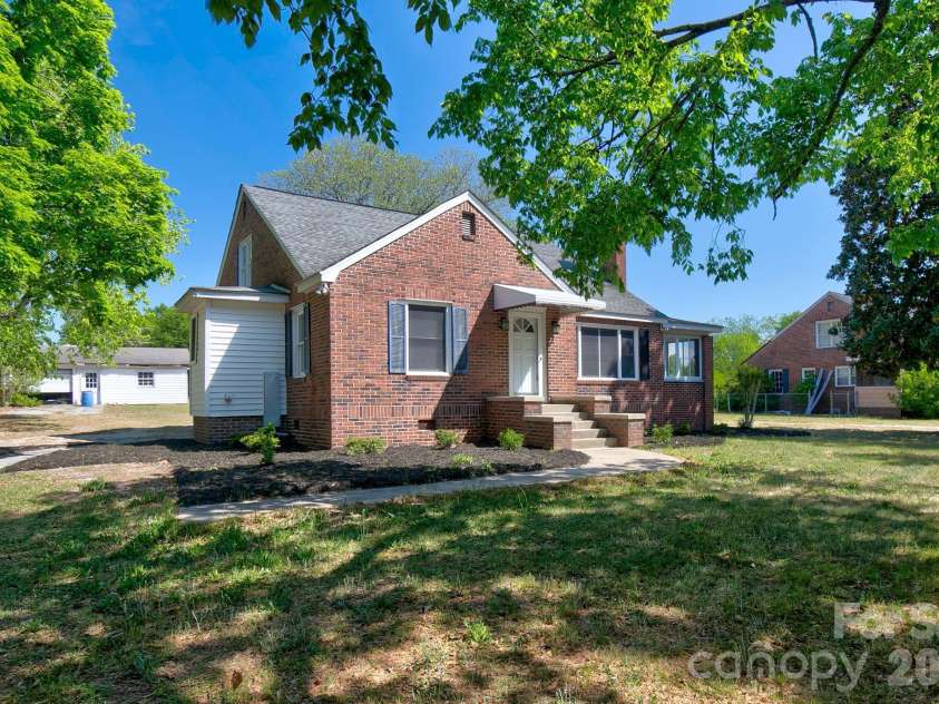 409 Maynard Street, Pageland, SC 29728.  MLS# CAR4370683, YatesRealty ID 22812. 