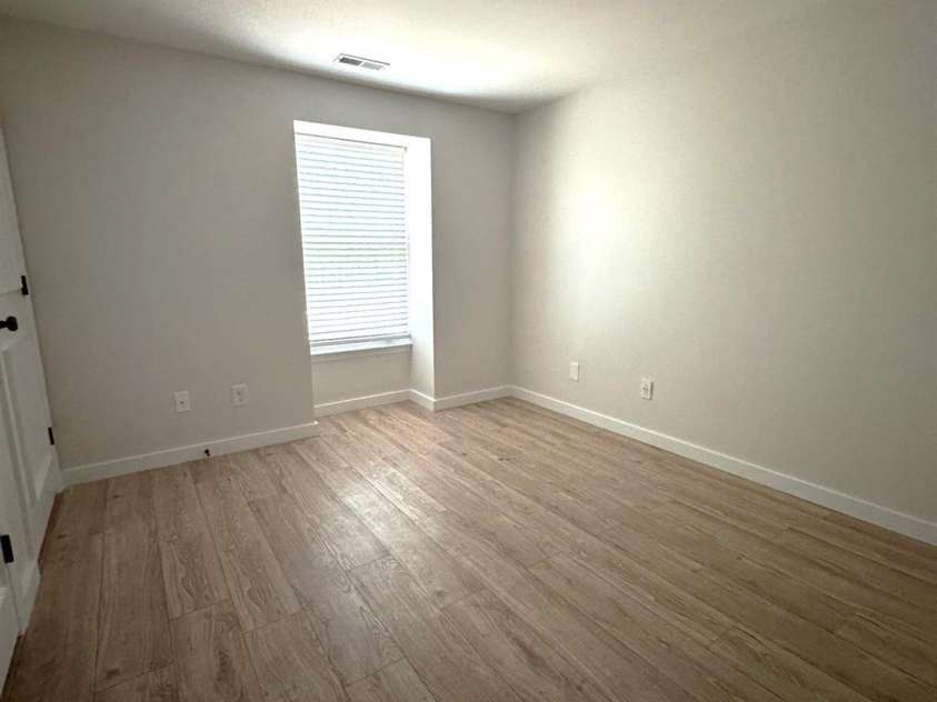 1604 Arlyn Circle, Charlotte, NC 28213.  MLS# CAR4357414, YatesRealty ID 22813. 1st bedroom