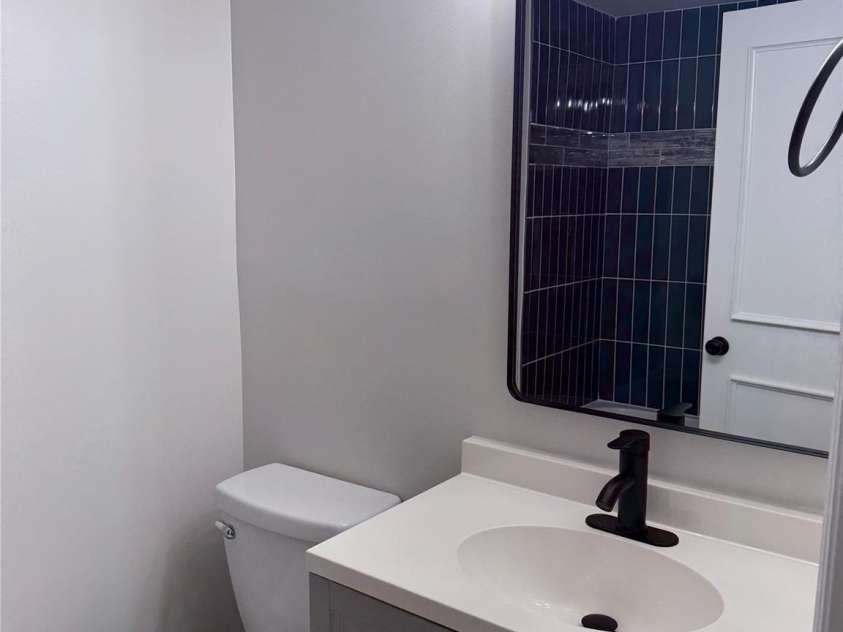 1604 Arlyn Circle, Charlotte, NC 28213.  MLS# CAR4357414, YatesRealty ID 22813. 2nd hallway bathroom