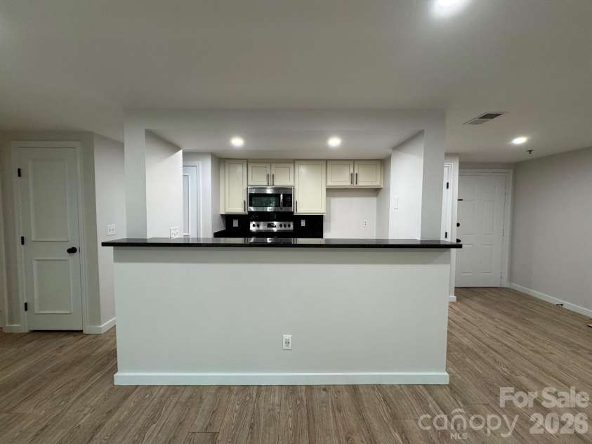 1604 Arlyn Circle, Charlotte, NC 28213.  MLS# CAR4357414, YatesRealty ID 22813. 