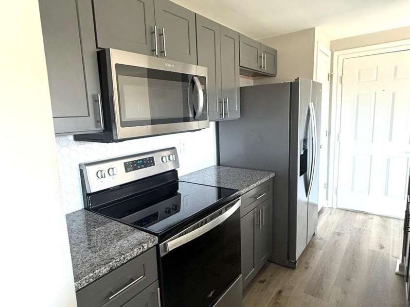 1604 Arlyn Circle, Charlotte, NC 28213.  MLS# CAR4393622, YatesRealty ID 22813. 