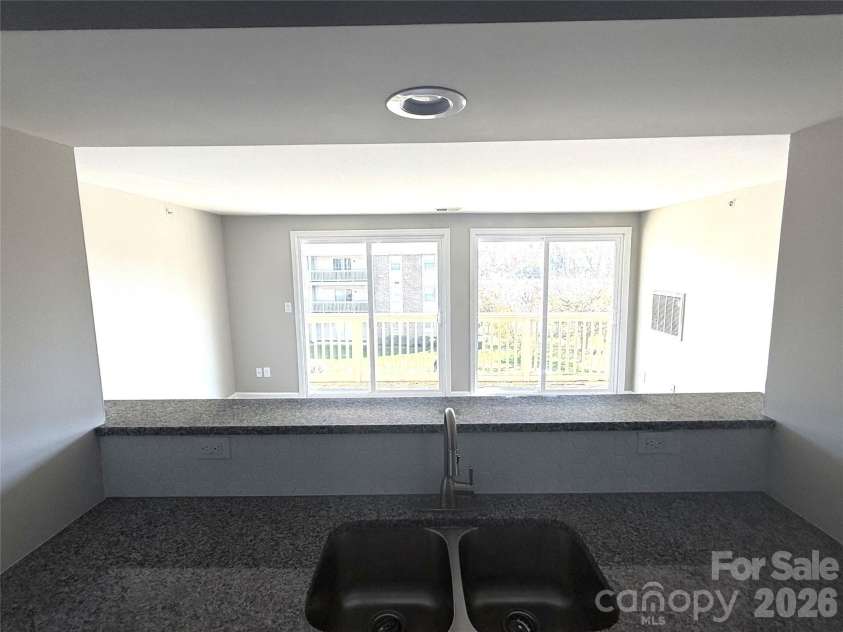1604 Arlyn Circle, Charlotte, NC 28213.  MLS# CAR4393622, YatesRealty ID 22813. 