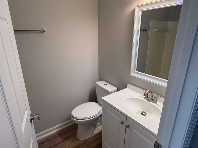 1604 Arlyn Circle, Charlotte, NC 28213.  MLS# CAR4393622, YatesRealty ID 22813. 