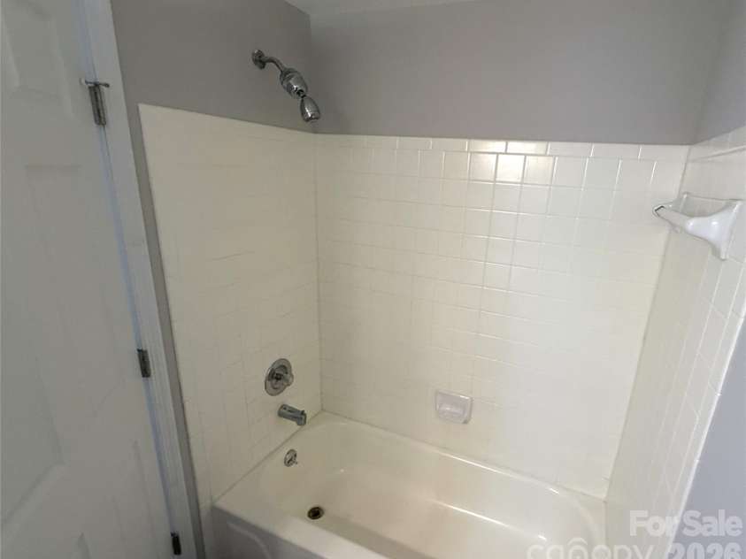 1604 Arlyn Circle, Charlotte, NC 28213.  MLS# CAR4393622, YatesRealty ID 22813. 