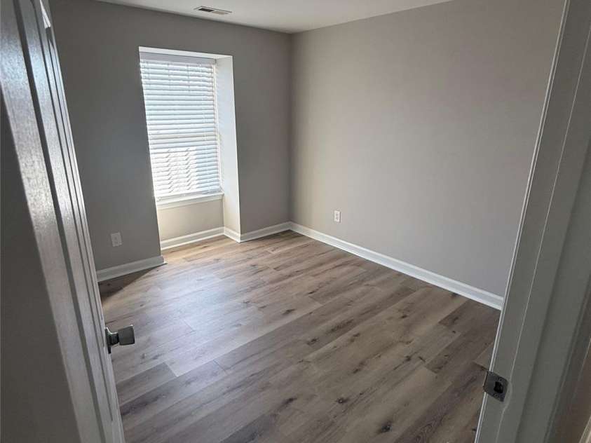 1604 Arlyn Circle, Charlotte, NC 28213.  MLS# CAR4393622, YatesRealty ID 22813. 