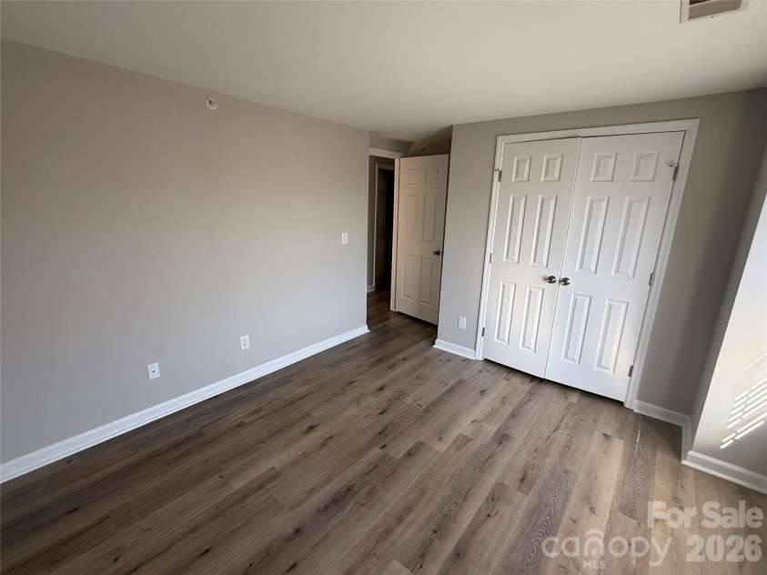 1604 Arlyn Circle, Charlotte, NC 28213.  MLS# CAR4393622, YatesRealty ID 22813. 