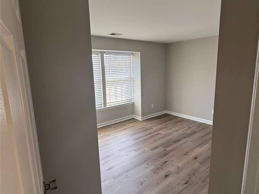 1604 Arlyn Circle, Charlotte, NC 28213.  MLS# CAR4393622, YatesRealty ID 22813. 