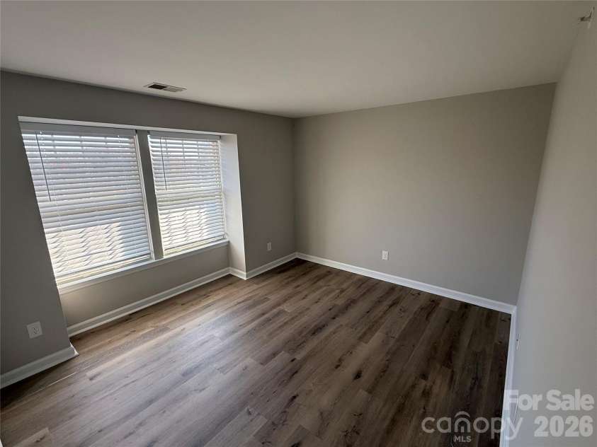 1604 Arlyn Circle, Charlotte, NC 28213.  MLS# CAR4393622, YatesRealty ID 22813. 