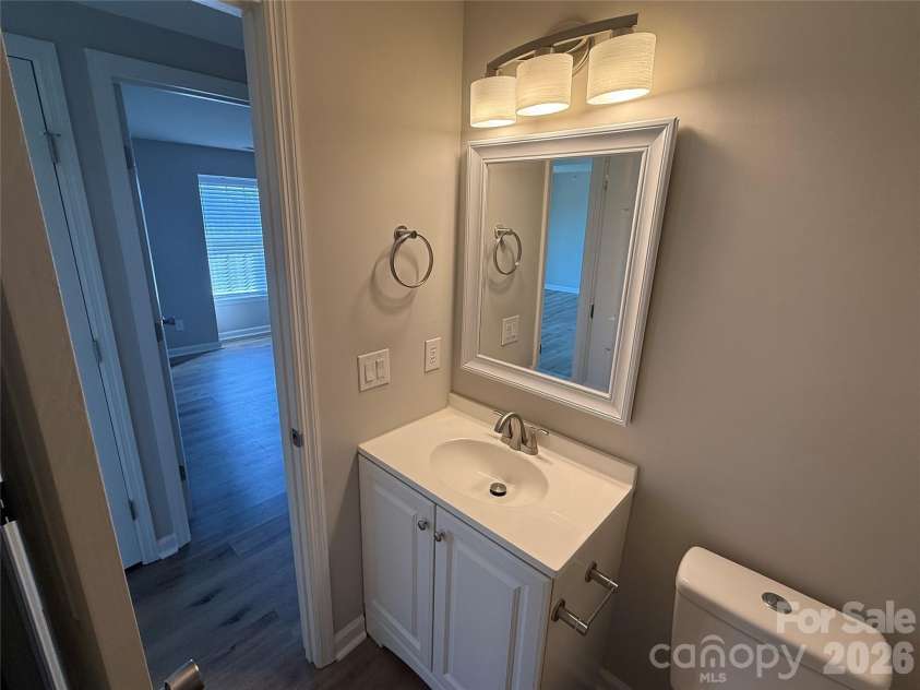 1604 Arlyn Circle, Charlotte, NC 28213.  MLS# CAR4393622, YatesRealty ID 22813. 