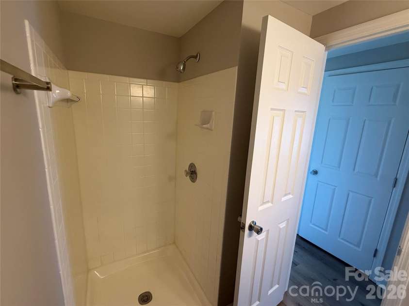 1604 Arlyn Circle, Charlotte, NC 28213.  MLS# CAR4393622, YatesRealty ID 22813. 