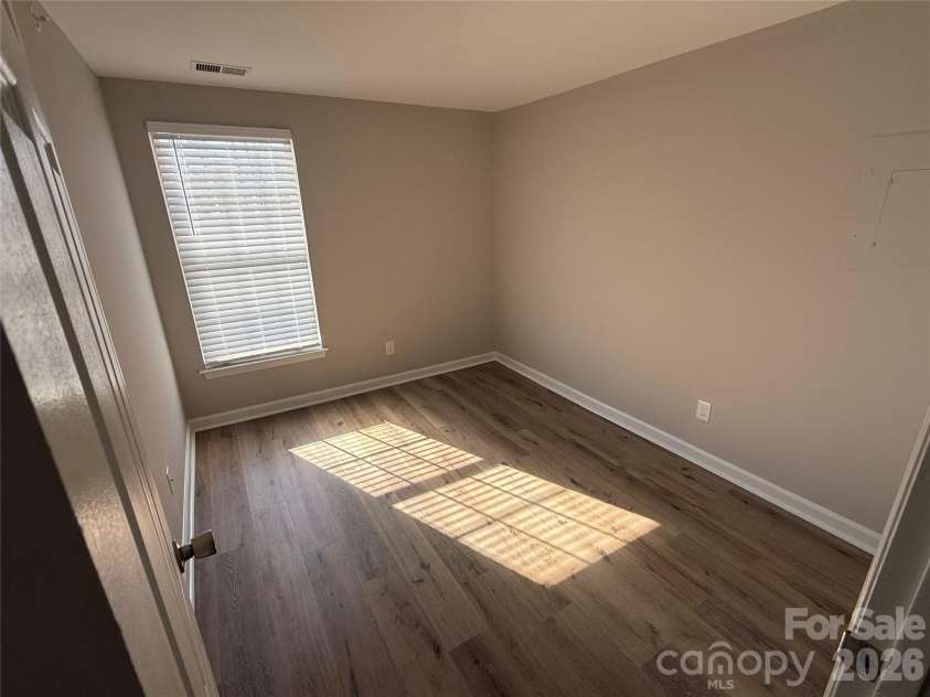 1604 Arlyn Circle, Charlotte, NC 28213.  MLS# CAR4393622, YatesRealty ID 22813. 