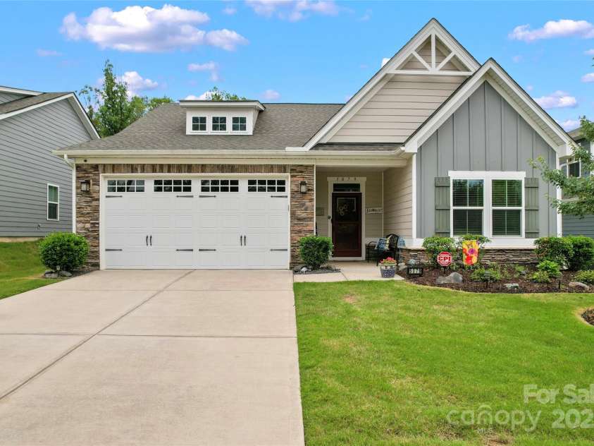 5079 Skyfest Drive, Charlotte, NC 28215.  MLS# CAR4263982, YatesRealty ID 22813. 