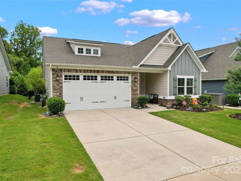 5079 Skyfest Drive, Charlotte, NC 28215.  MLS# CAR4263982, YatesRealty ID 22813. 