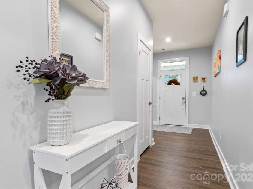 5079 Skyfest Drive, Charlotte, NC 28215.  MLS# CAR4263982, YatesRealty ID 22813. 