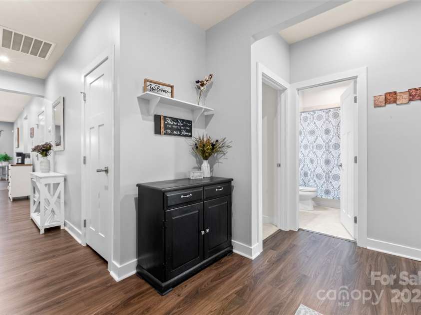5079 Skyfest Drive, Charlotte, NC 28215.  MLS# CAR4263982, YatesRealty ID 22813. 