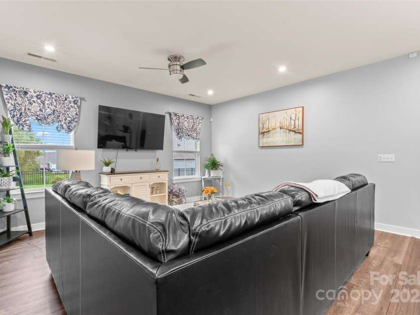 5079 Skyfest Drive, Charlotte, NC 28215.  MLS# CAR4263982, YatesRealty ID 22813. 