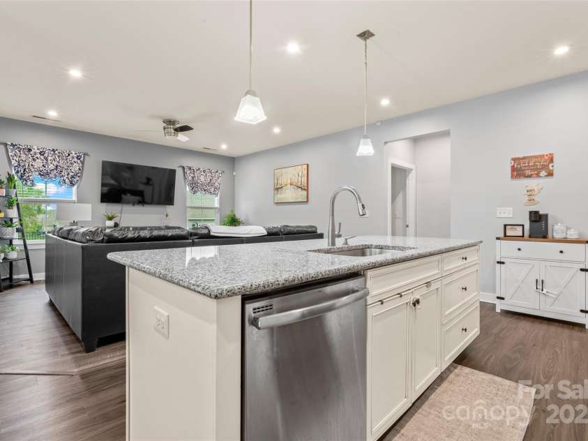 5079 Skyfest Drive, Charlotte, NC 28215.  MLS# CAR4263982, YatesRealty ID 22813. 