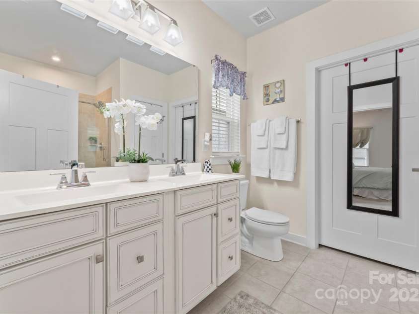 5079 Skyfest Drive, Charlotte, NC 28215.  MLS# CAR4263982, YatesRealty ID 22813. 