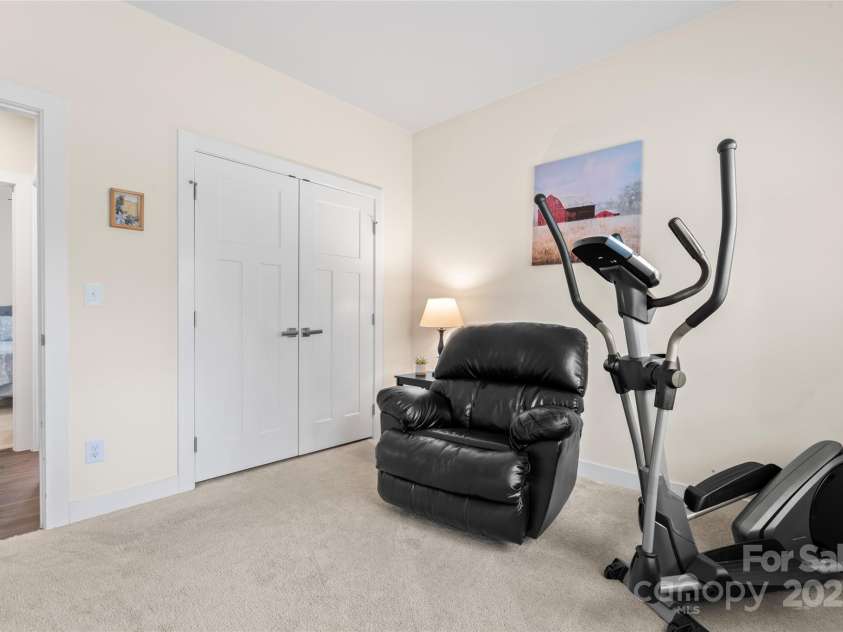 5079 Skyfest Drive, Charlotte, NC 28215.  MLS# CAR4263982, YatesRealty ID 22813. 