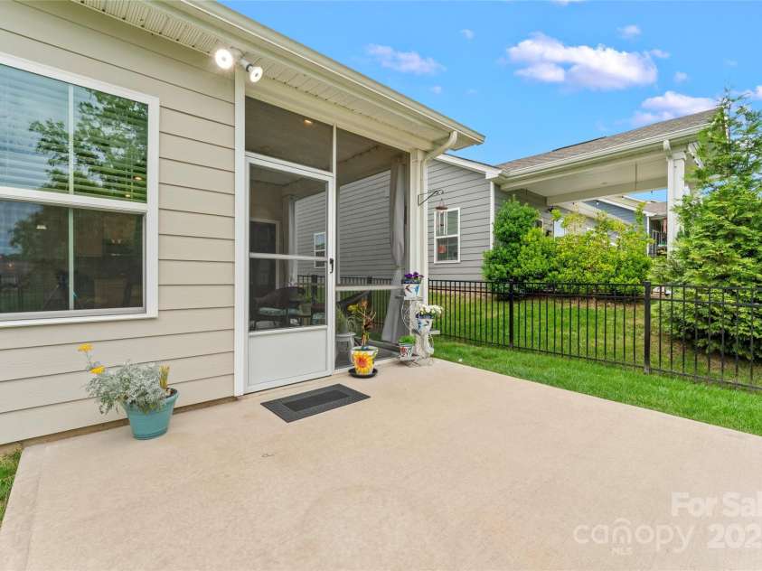 5079 Skyfest Drive, Charlotte, NC 28215.  MLS# CAR4263982, YatesRealty ID 22813. 