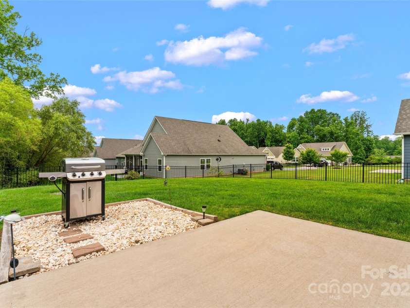 5079 Skyfest Drive, Charlotte, NC 28215.  MLS# CAR4263982, YatesRealty ID 22813. 