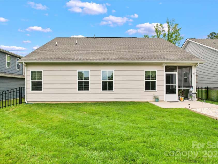 5079 Skyfest Drive, Charlotte, NC 28215.  MLS# CAR4263982, YatesRealty ID 22813. 