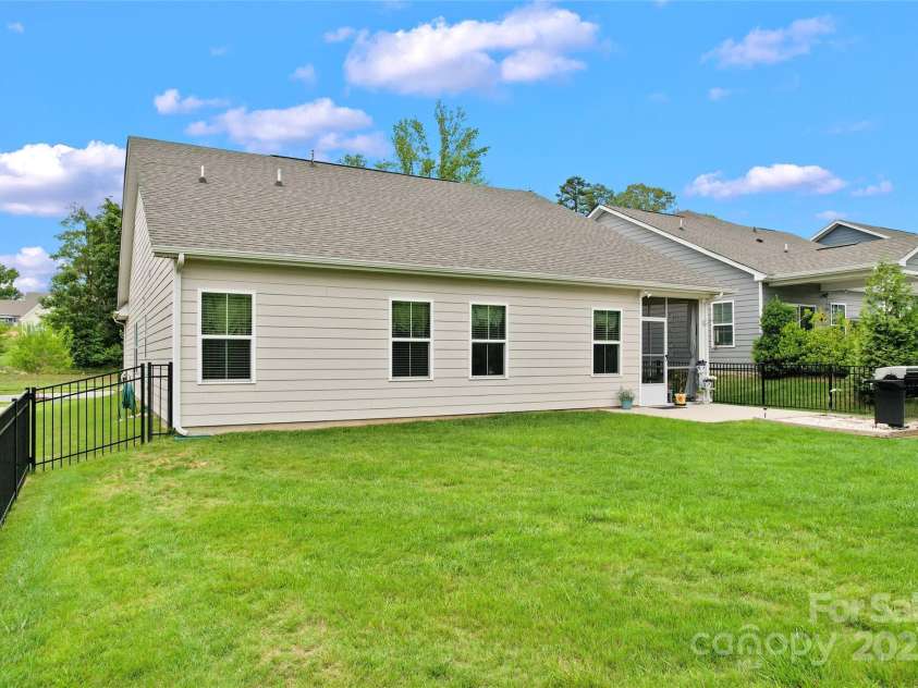 5079 Skyfest Drive, Charlotte, NC 28215.  MLS# CAR4263982, YatesRealty ID 22813. 