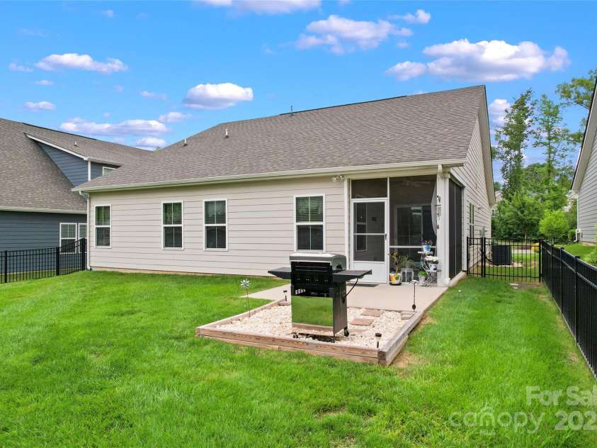 5079 Skyfest Drive, Charlotte, NC 28215.  MLS# CAR4263982, YatesRealty ID 22813. 