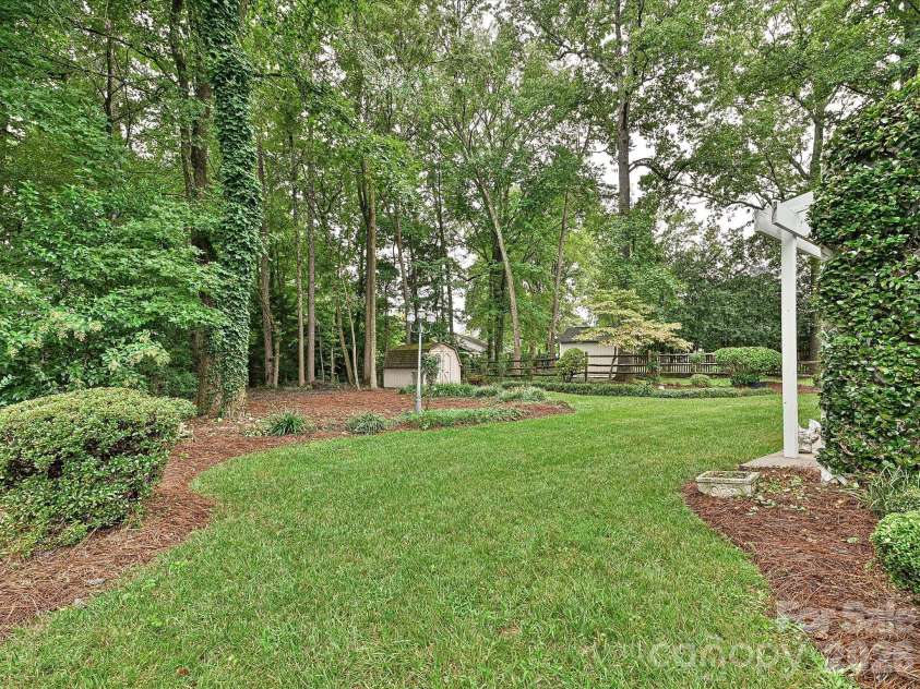 5607 Oak Drive, Charlotte, NC 28216.  MLS# CAR4291092, YatesRealty ID 22814. 
