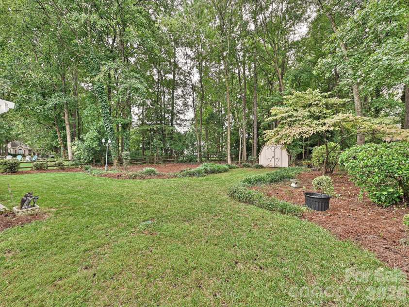 5607 Oak Drive, Charlotte, NC 28216.  MLS# CAR4291092, YatesRealty ID 22814. 