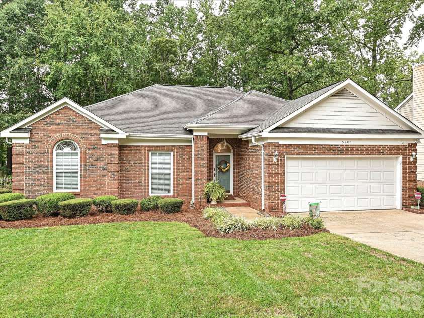 5607 Oak Drive, Charlotte, NC 28216.  MLS# CAR4291092, YatesRealty ID 22814. 
