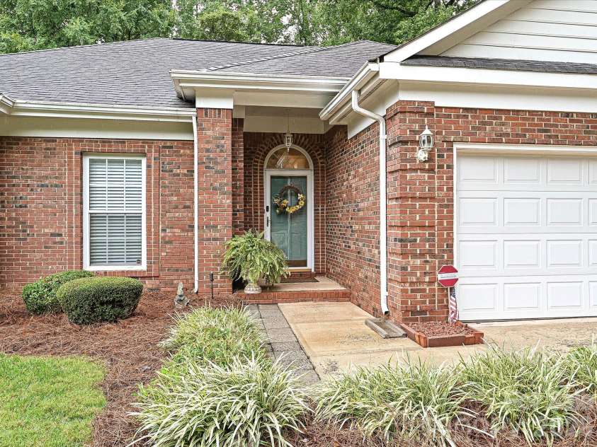 5607 Oak Drive, Charlotte, NC 28216.  MLS# CAR4291092, YatesRealty ID 22814. 