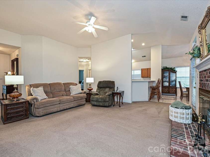 5607 Oak Drive, Charlotte, NC 28216.  MLS# CAR4291092, YatesRealty ID 22814. 